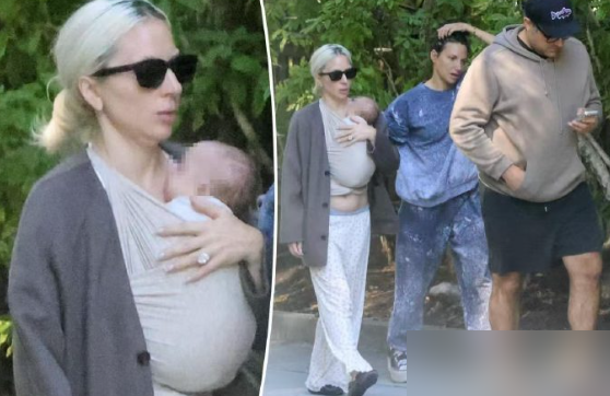 Lady Gaga当妈了？北加州街头，怀里直接挂个婴儿。
没官宣，没孕肚路透，连生没生都是媒体猜的。她就穿个大码外套、平底鞋，跟未婚夫波兰斯基散步，单手护着婴儿脖子。旁边还跟着经纪人。
你品品，这女人以前穿生肉裙、踩恨天高，全世界追着她拍。现在金发随手一扎，墨镜一戴，抱孩子的手法比走红毯还稳。