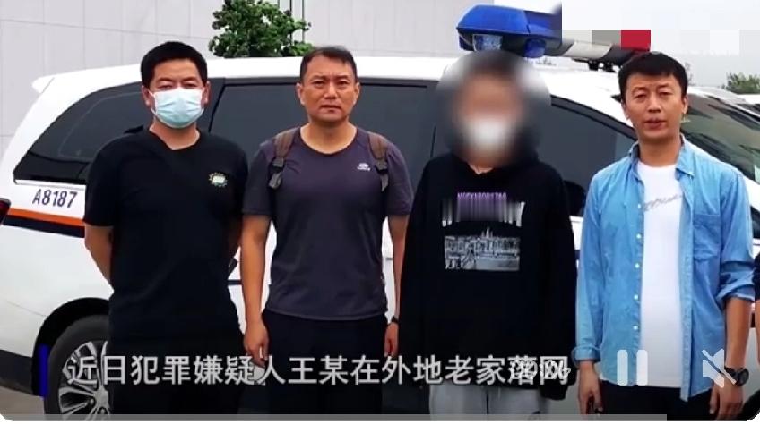 “她单方面说的分手，我不同意。我不甘心啊……”北京地铁西直门站，一名男...