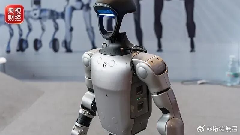 《王兴兴接受央视采访：物理AI“ChatGPT时刻”最快明年到来》22日，宇树科技创始人王兴兴在浙江杭州举行的2026世界物理AI大会上，接受央视财经独家专访，就机器人产能、算力配套、物理AI模型研发及应用落地等热点话题作出回应。 ​