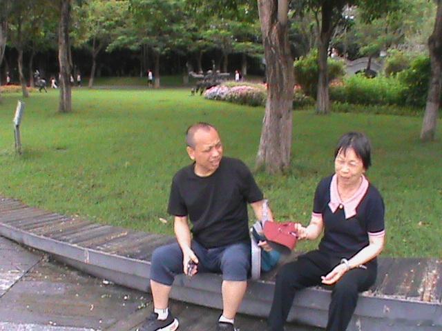 今天与老伴一起去坐地铁14号线到二沙岛。算是第一次坐家门口直达的地铁...