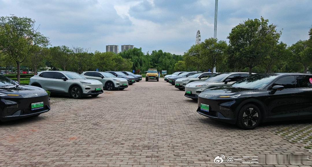 深蓝车友会 入手深蓝S05之后加入了深蓝S05车友会，才发现买车就只是...