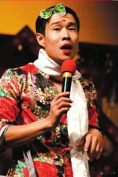 小沈阳在综艺节目《披荆斩棘2026》的舞台上，说：“从小上学的时候被老师领导，被我的父母领导，等我学了唱二人转的时候，被团长领导，我寻思自己出去闯的时候，我觉得我可以领导自己，但是又遇到了你们的嫂子，她又开始领导我。”
表面上看，这是小沈阳在自嘲，实则反应出了我们大部分的人生：一生都在被别人管束，被