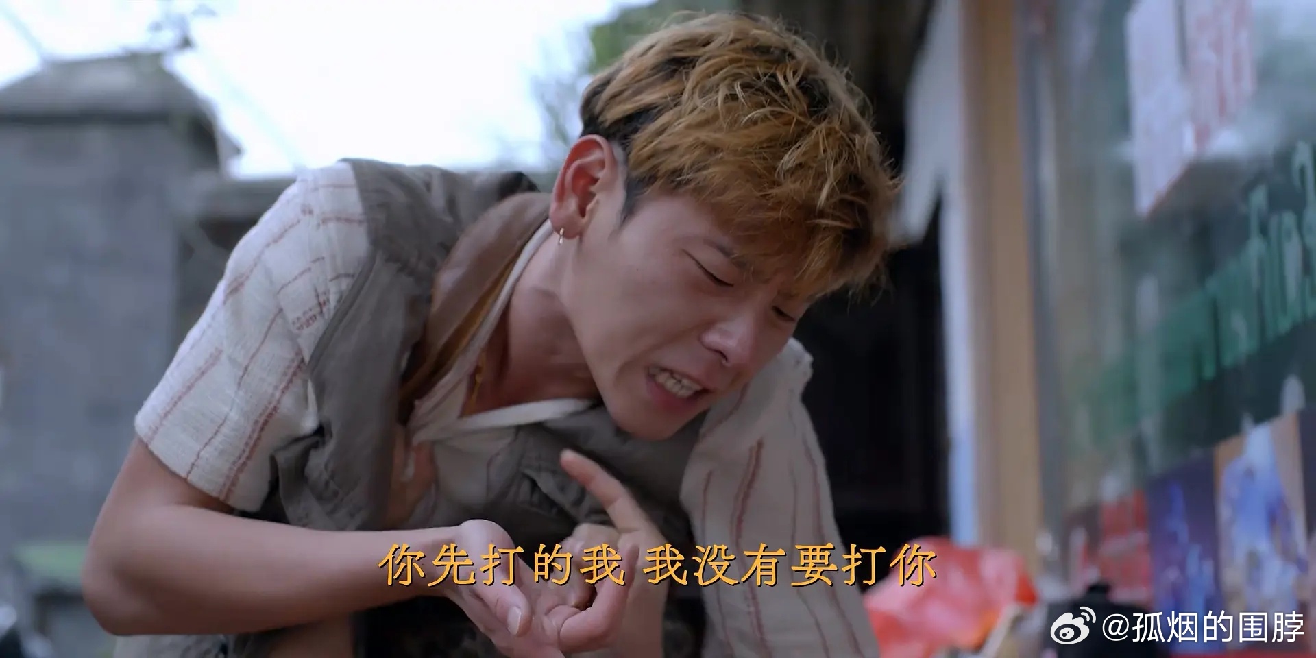 #金鹰奖# 看了下获奖名单，从作品到演员，未免过于政治正确了，以至于正确到对演员很不公平。
大家都在为女配没给蒋欣而惋惜，确实从角色塑造到演技呈现上，蒋欣都要好一些。
但更遗憾的其实是男配这个奖项，《边水往事》里的王安全实在太出彩了，蒋奇明在这部剧里的耀眼程度绝对远超郭麒麟。
但奖给了 ​