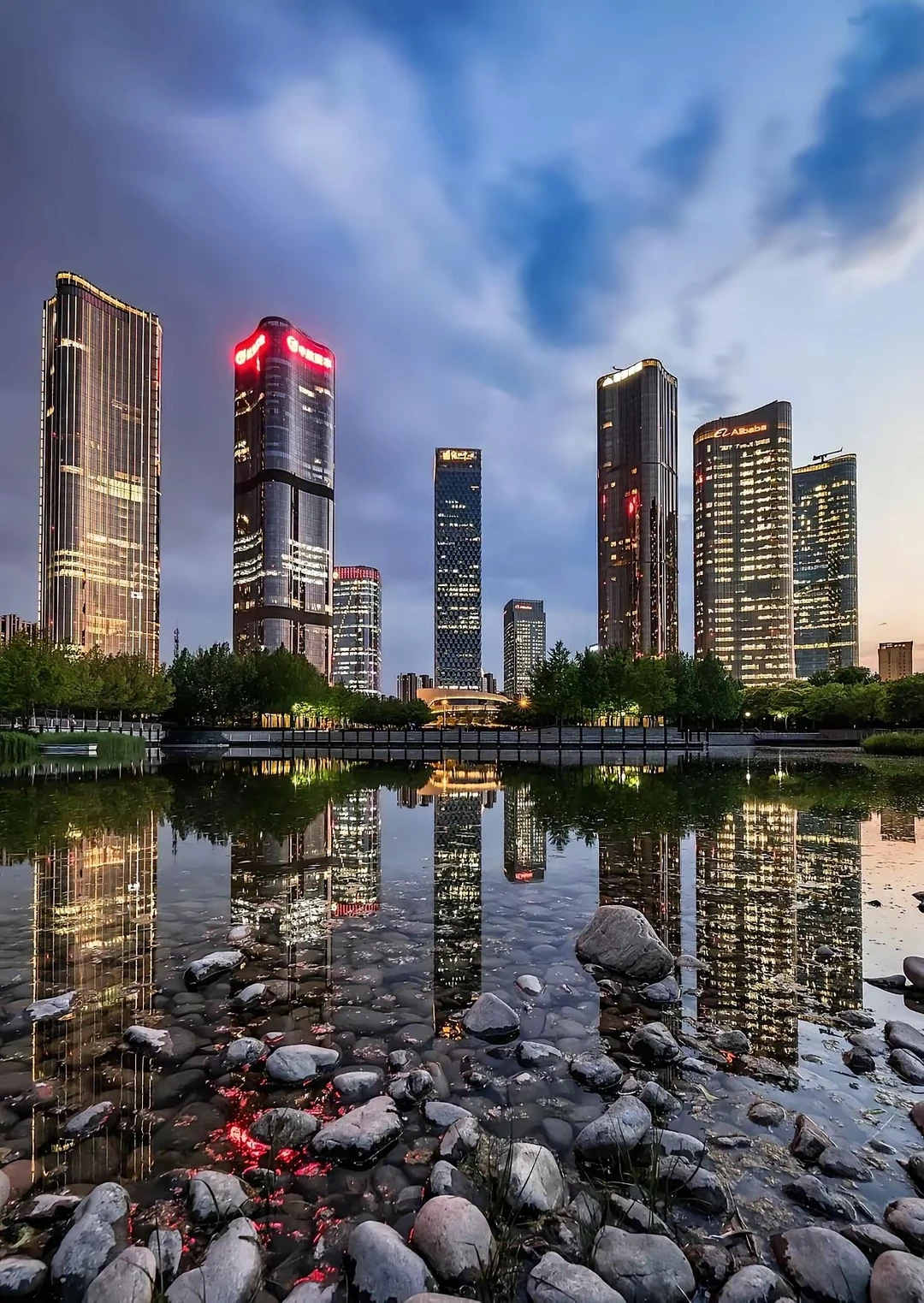 疯了！小区顶楼140㎡空了15年