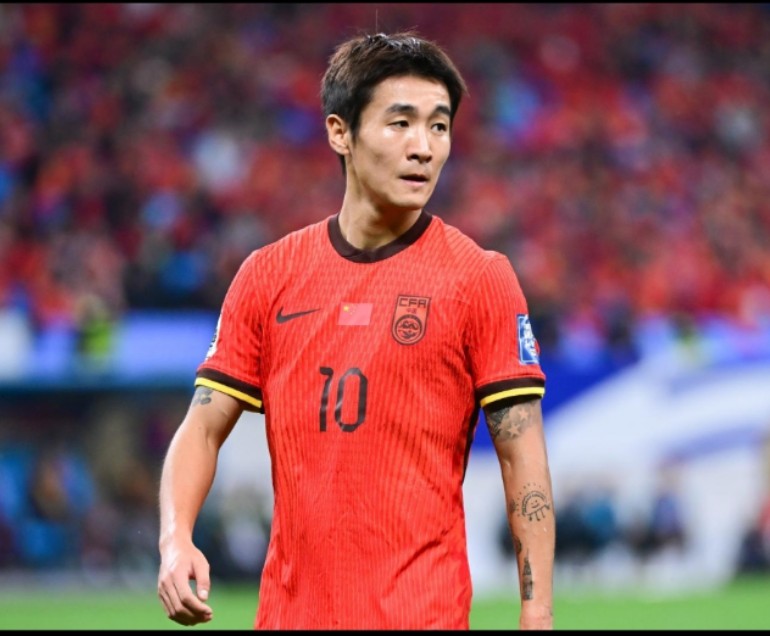 呵呵一笑☞上半场9个角球，竟然没有一次可以形成攻门。

邵佳一的国家队坐拥主场之利，面对实力弱不禁风的马尔代夫，上半场9个角球竟然没有一次可以形成攻门。

是主罚角球的韦世豪+刘洋水平不行?
还是中路抢点的韩鹏飞+王子铭实力不行?

身高绝对的碾压，但是角球却无法形成攻门， 只能说是教练组赛前训练出