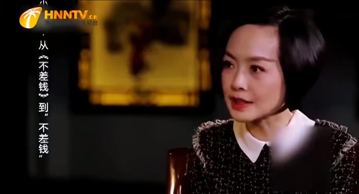 当一个人一夜之间红遍大江南北、身价翻了上百倍，最容易干的事往往不是买豪宅，而是先换枕边人。
当年在访谈节目里，主持人直勾勾地问小沈阳，全国都认识你、红得发紫那会儿，就真没动过换媳妇的心思？
换成很多圈里人，估计早打着哈哈把话题绕开了。小沈阳眼皮都没眨一下，直接甩出四个字：“从来没有。”
这不是