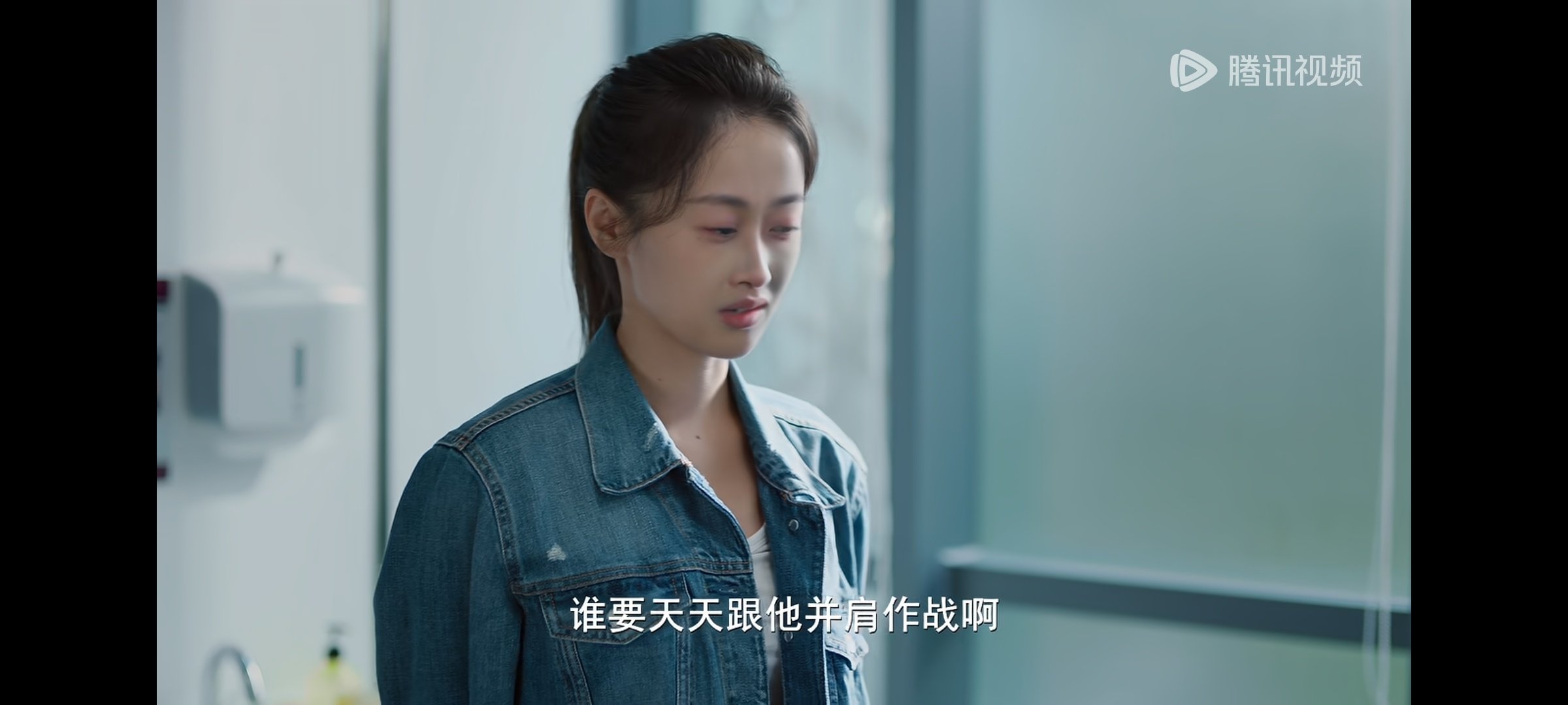 这个小女警是塌了吗，怎么感觉是AI换脸 ​
