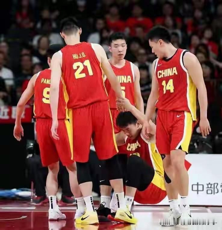 伤害性不大侮辱性极强！男篮亚运拿第四，全队要写总结
 
名古屋亚运会男篮最终收获第四名，无缘奖牌。赛后要求全队成员撰写比赛总结，不少球迷直呼，这件事真是伤害性不大，侮辱性极强。
 
这么多年男篮大赛失利，写总结、开会复盘早已是常规操作。可纸上的反思写再多，赛场上暴露的问题依旧反复出现。球员关键时刻抗