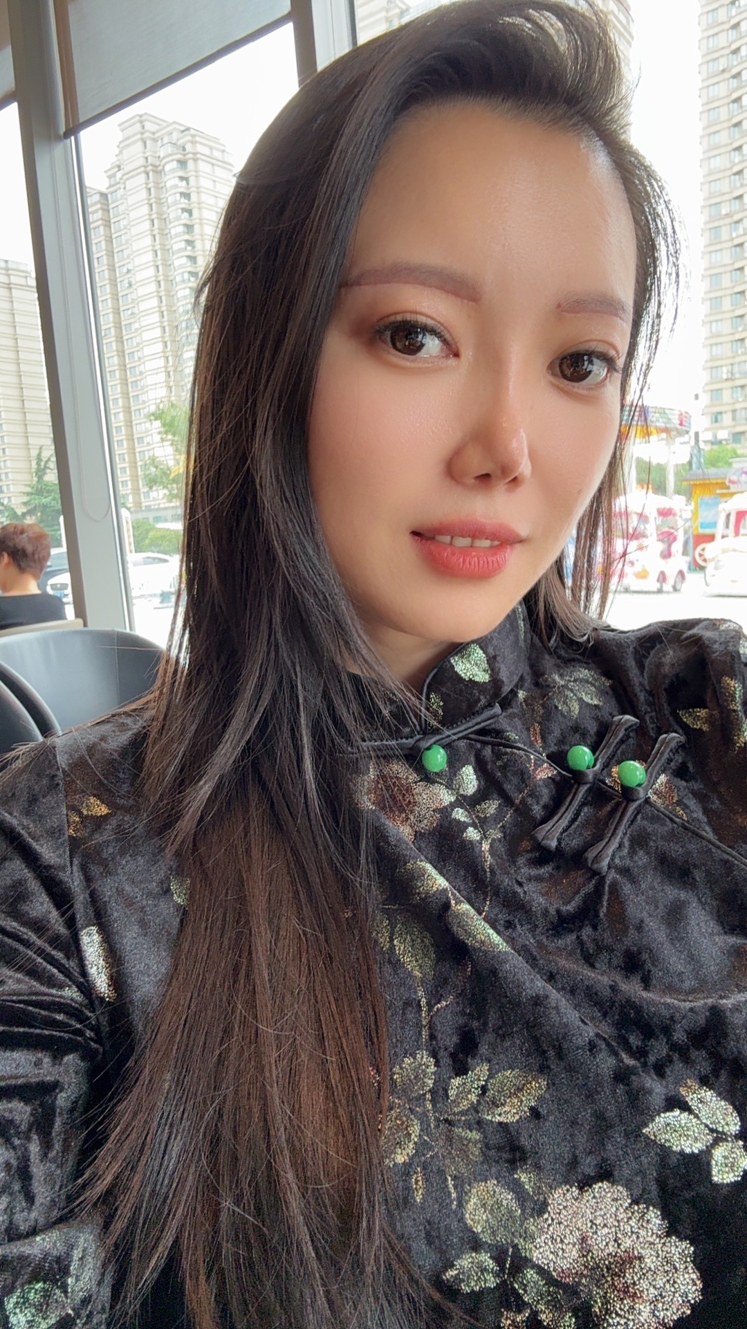 旗袍好好看 大脸盘子小姐姐更好看😏