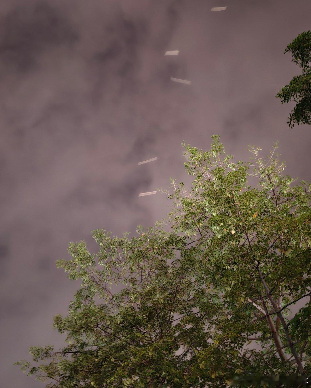 夜景拍照iphone VS magic9promax

能轻轻松松打败他们的，就是vivo，轻轻松松随随便便 ​