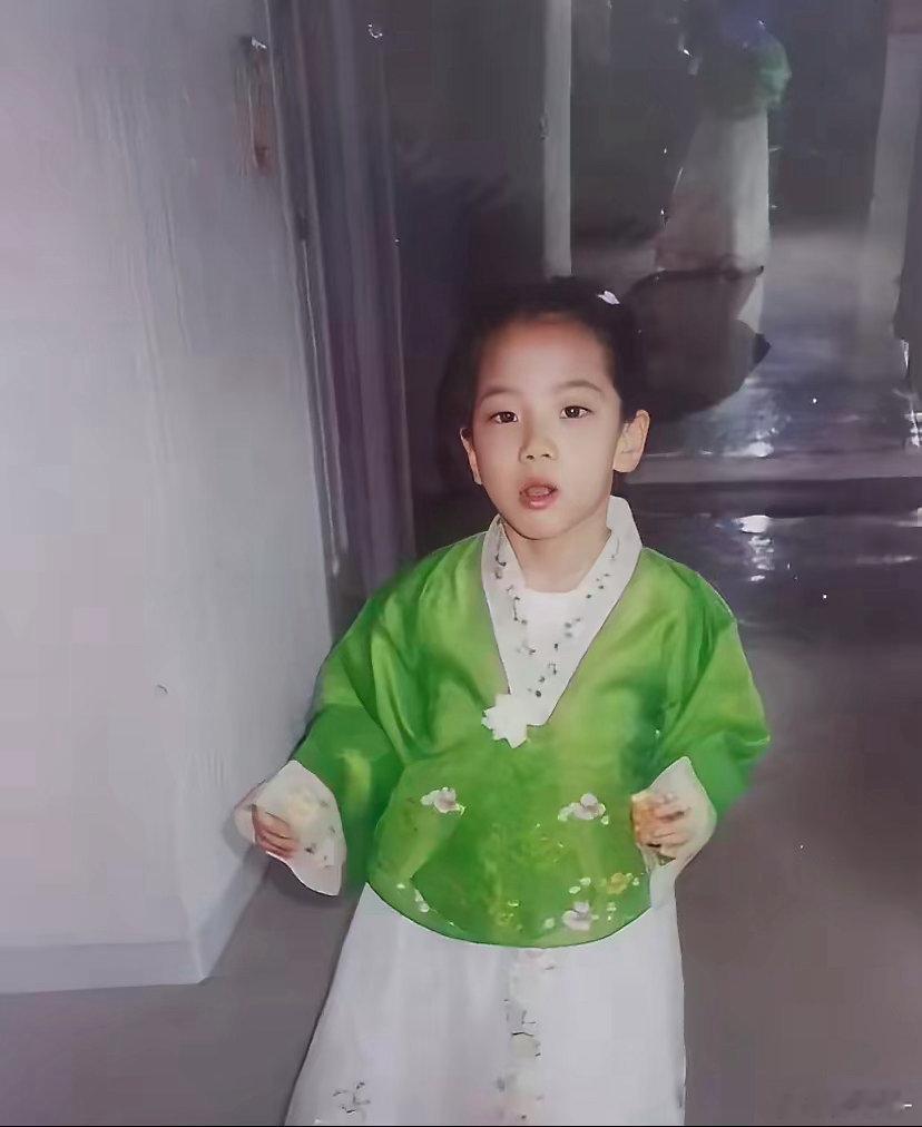#kimjisoo[超话]#  看的我真的心软软[捂嘴哭][捂嘴哭] ​