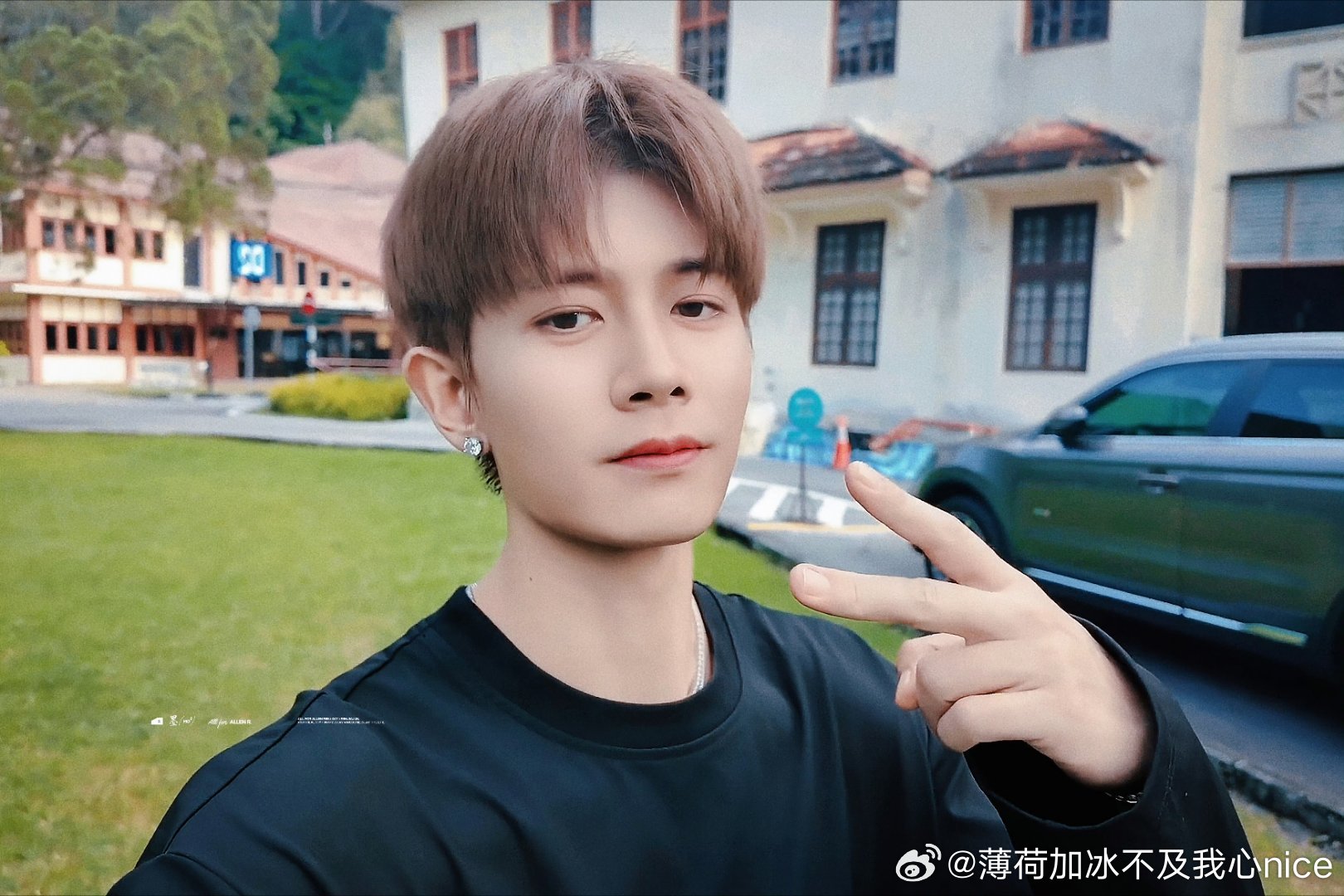 #任嘉伦[超话]# 
我的男孩在舞台上发着光 
我在人海里为他点着灯
你是我的乍见之欢，
你是我的眼神所向，
你是我的温柔的归宿，
你是我的嘴角扬起的理由。

[带着微博去旅行]#任嘉伦2026嘉倍闪耀# 
[带着微博去旅行]#任嘉伦that guy封神# 
[带着微博去旅行]#任嘉伦 不健身也可以这样# 
 ​