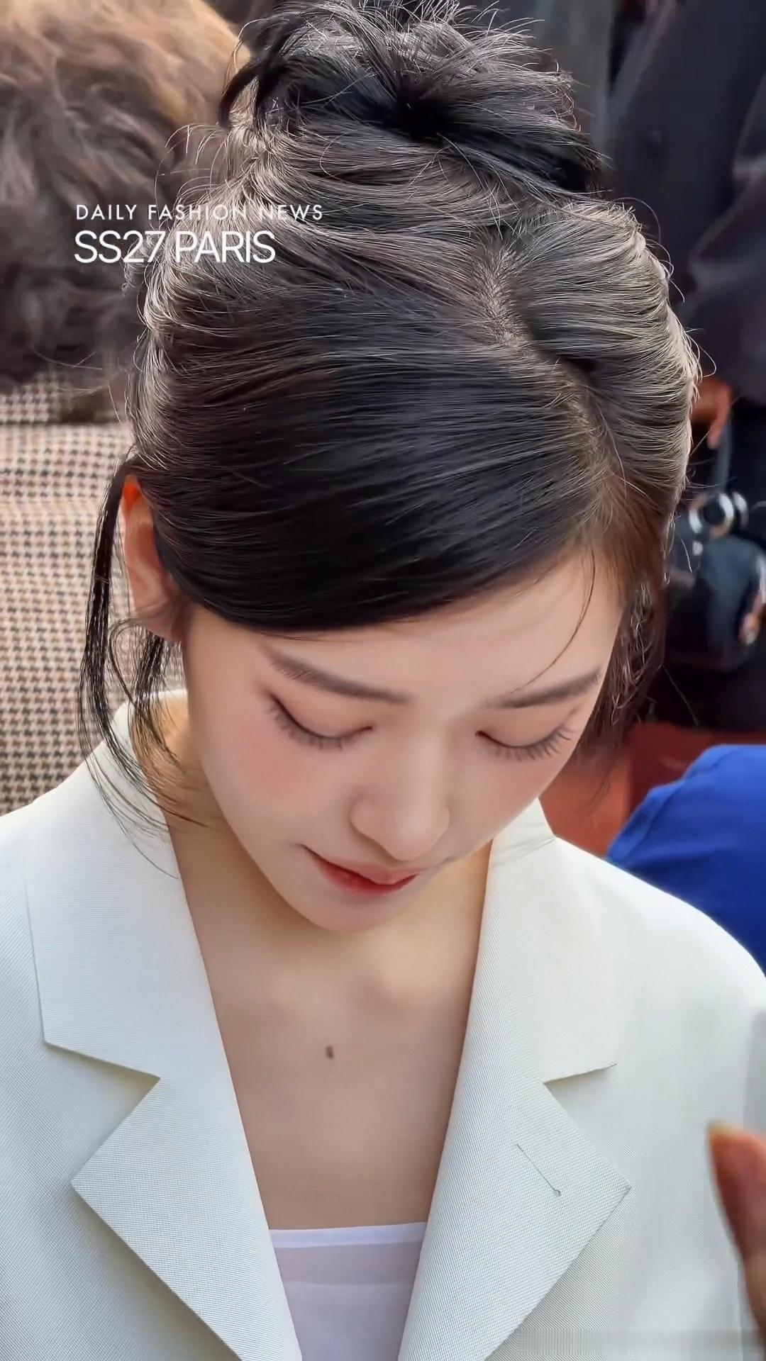 从下午爽吃到现在……感谢🐊送来的红白玫瑰安宥真🫦 ​