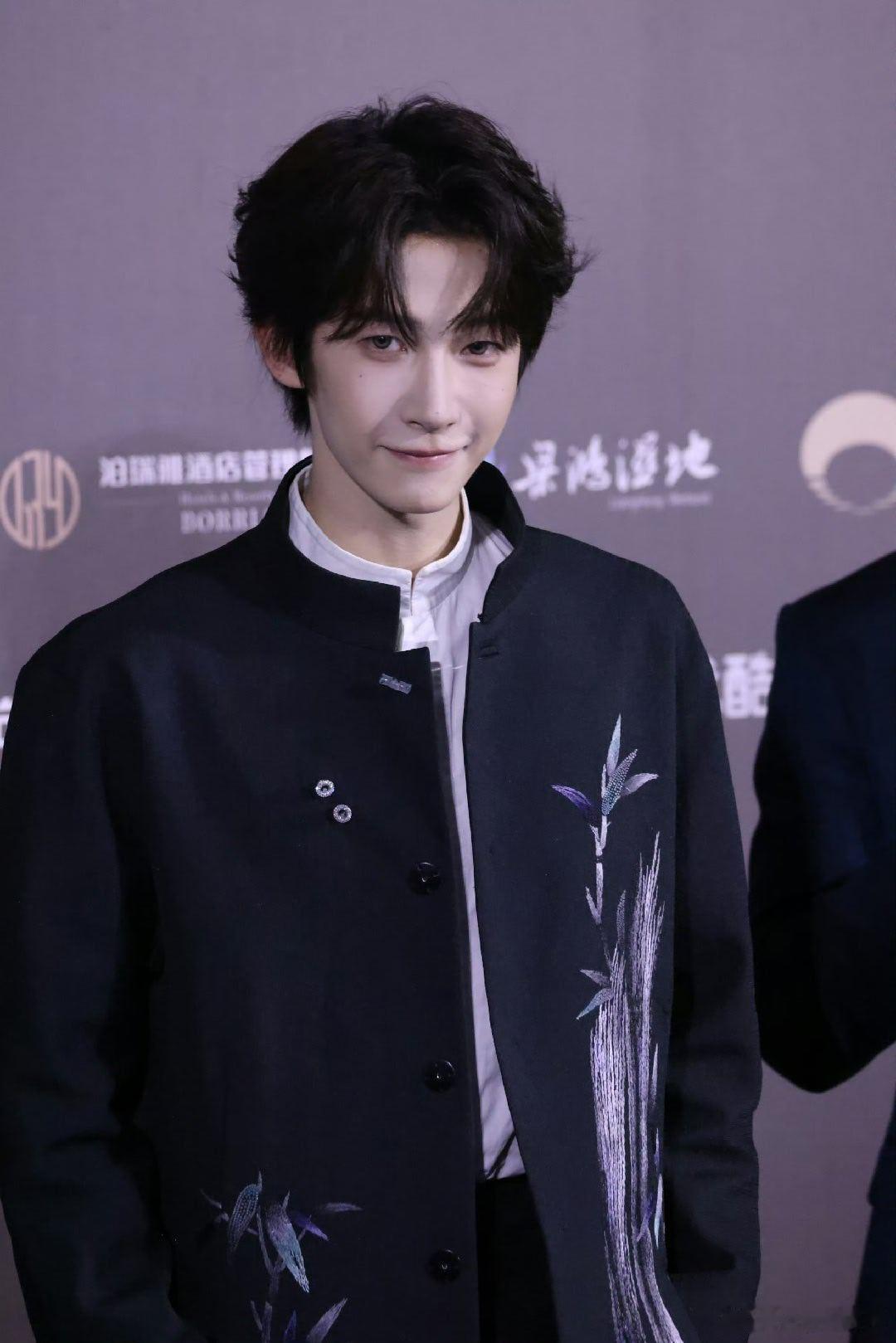 #刘宇国风美少年# 💙#刘宇全能艺人  ly# 
啥时候才能去你演唱会啊​