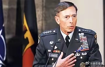 被俄军袭击炸惨了，乌克兰还没到冬天就要扛不住了！美国前陆军上将要求：欧洲不要再犹豫，赶快把所有防空导弹，全部都给乌克兰！
​乌克兰一夜又被炸了10个能源设施。彼得雷乌斯最近在英国天空新闻上放了一通话，核心就一句：俄乌战争已经到了最后决战时刻，“最后五分钟”时刻已经到了。
​美国前陆军 ​
