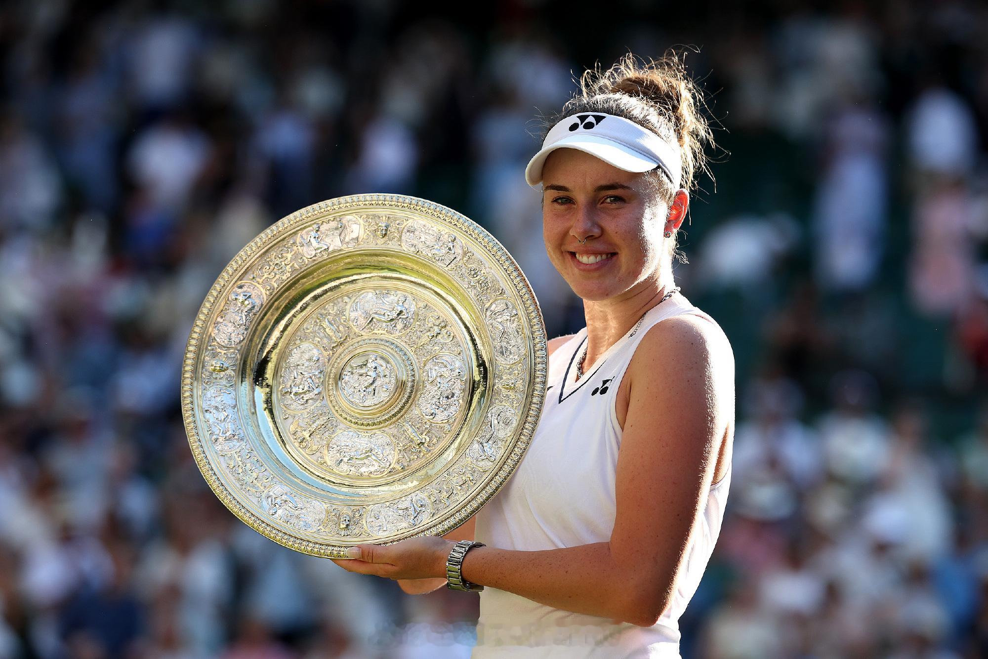 温网  诺斯科娃问鼎大满贯首冠🏆 女单决赛，诺斯科娃以6-2/5-7...