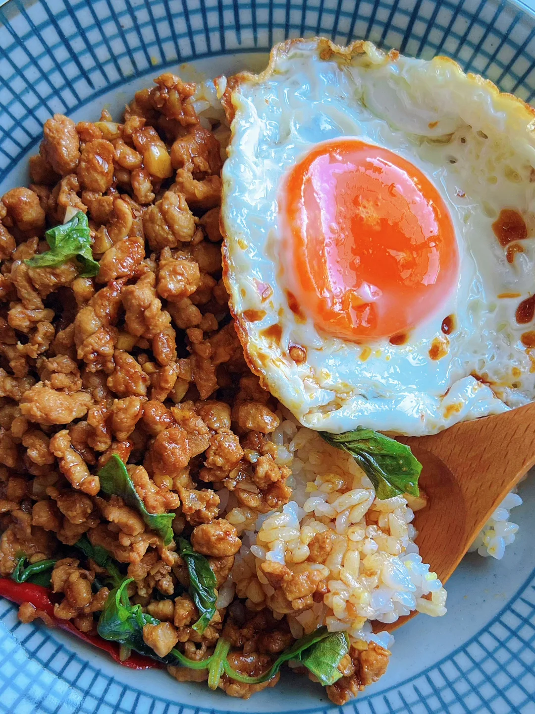 剩饭秒变泰式打抛猪肉饭，没想到这么好吃！