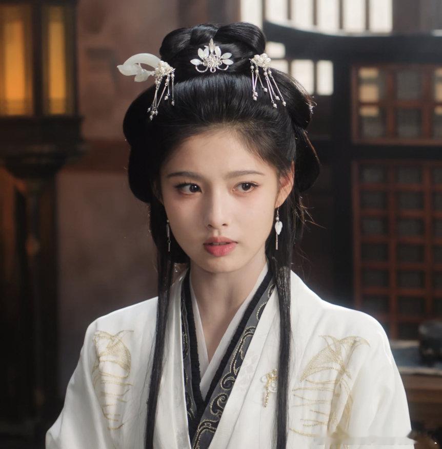 太漂亮了我女，完全是古早电视剧里那种美人的感觉[捂嘴哭][捂嘴哭][捂嘴哭] ​