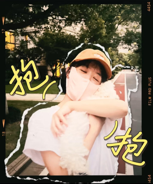#赵丽颖39岁生日晒和儿子同框背影照#最惊喜的是昨天看了好多赵姐开心呀！来抱抱🤗[心] ​