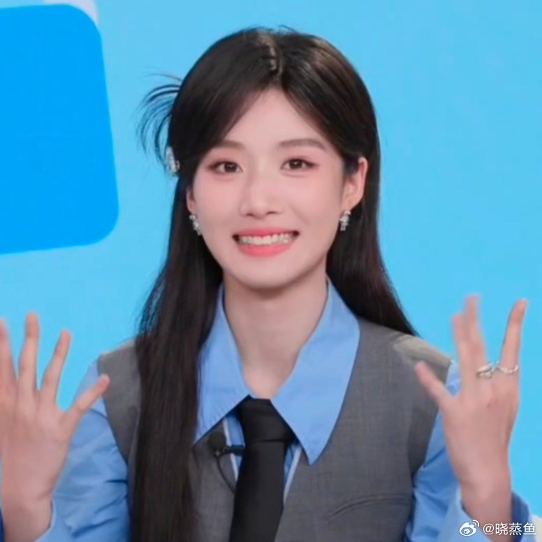 #卢昱晓[超话]# 学姐你好萌! ​