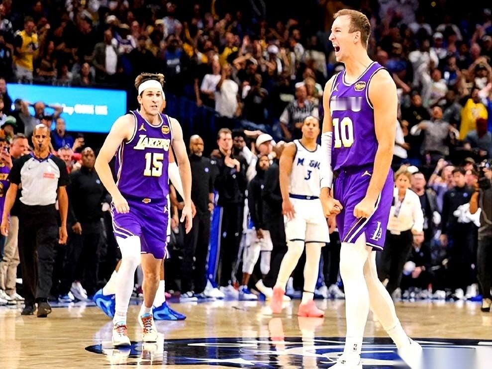 里夫斯把他那份1490万的合同推了回去。 经纪人的电话打到湖人管理层...