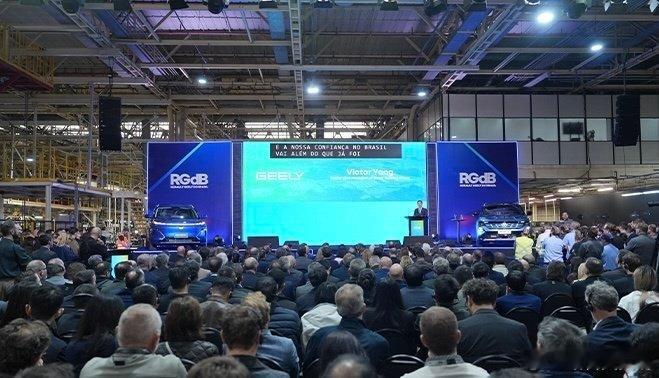 #凤凰新闻#【吉利雷诺巴西合作成果落地，Geely EX5 EM-i本地投产下线】凤凰网汽车讯本地时间2026年9月15日，吉利汽车集团与雷诺集团联合宣布，第一台巴西本地制造的GeelyEX5EM-i（...