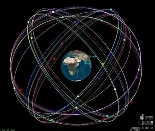 美股收盘后，美国三大电信巨头集体跳水，跌幅高达7%，原因就一个：SpaceX拿下了无线电频谱许可，星链移动正式杀入了移动运营商的赛道。

要知道，传统通信巨头的护城河是什么？是几千亿美元砸出来的地面信号塔、密不透风的基站群还有政策上垄断的频谱配额！靠着这套重资产组合，他们躺着收了几十年的钱，结果现在