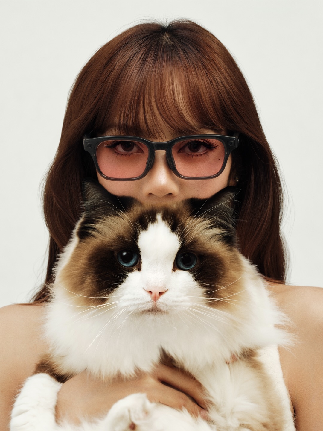 Lisa x Meta联名系列AI眼镜 ​