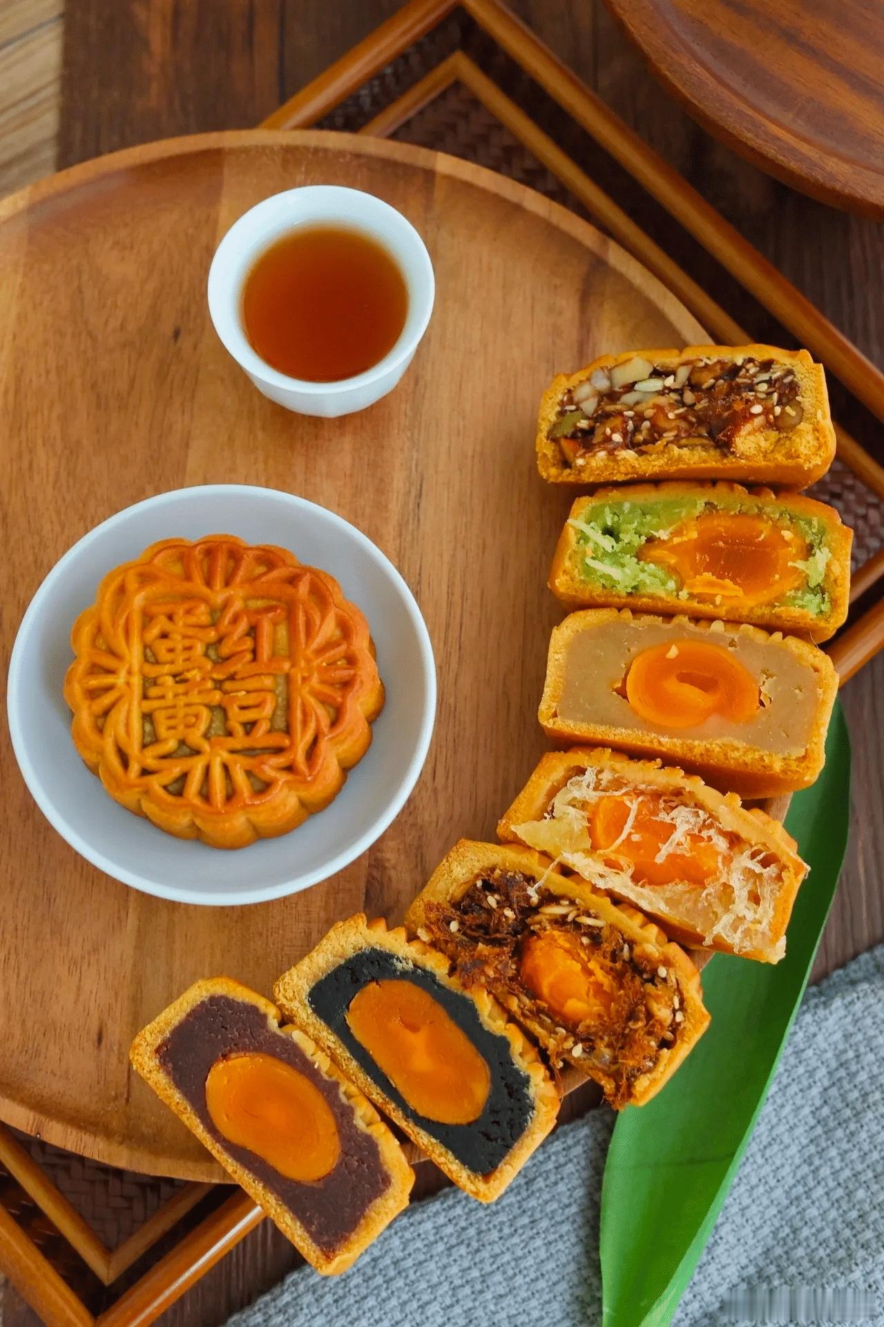 #华为月饼致员工腹泻#
网传华为车BU发放的中秋礼盒月饼，多名员工吃完出现腹痛腹泻，部分人伴随过敏；

目前两种主流猜测，一是食品变质，仓储不当，微生物超标，造成急性肠胃不适；

也可能代糖不耐受，低糖月饼大量使用麦芽糖醇，糖醇人体吸收差，一次性吃多，容易渗透性腹泻，属于个体肠胃耐受差异 ​