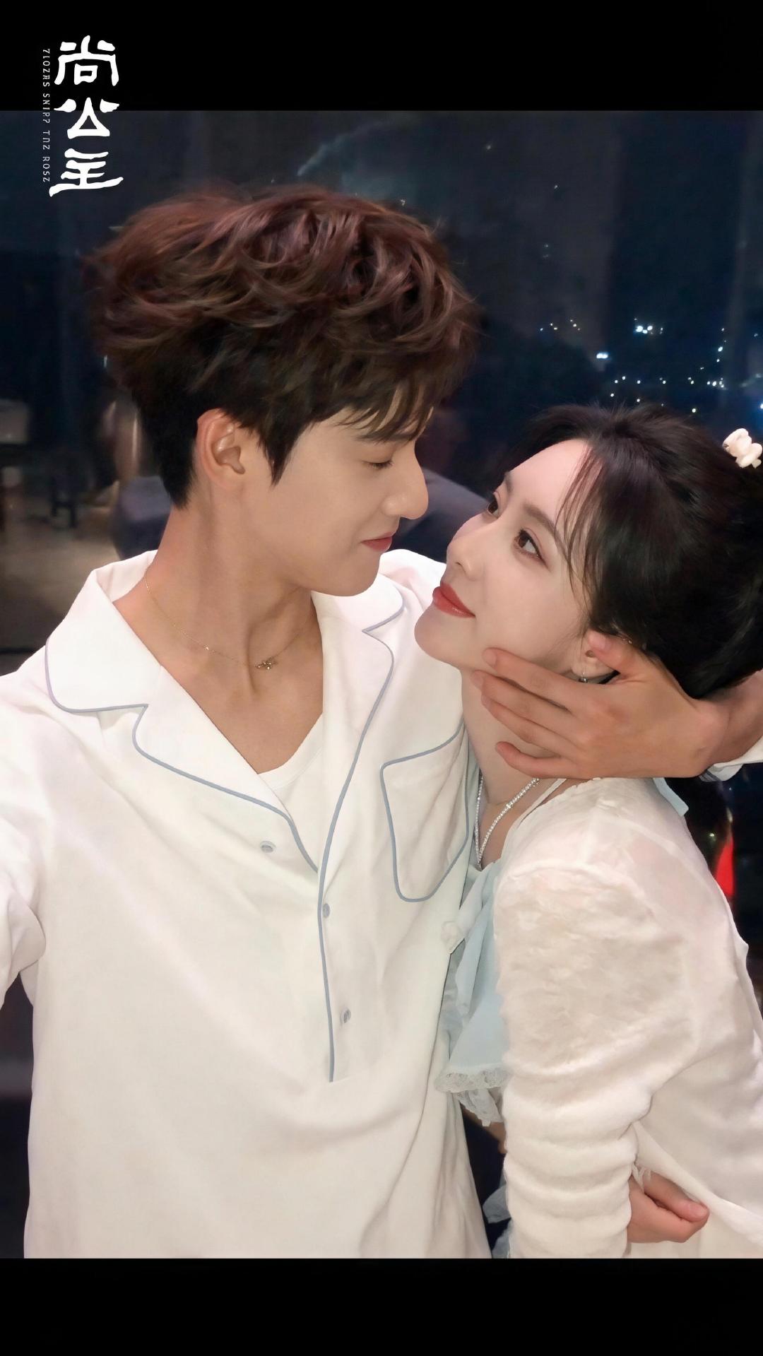 #李昀锐孟子义请粉丝喝奶茶#
李昀锐和孟子义咋这么温柔这么好呀！！
这算不算冬天的第一杯奶茶[拜托]
爷爷不泡茶你好事做尽
为什么此刻我不在现场啊！ ​