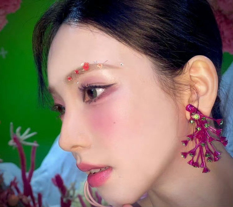 这样的妆造可以再来一次吗
#柳智敏# ​