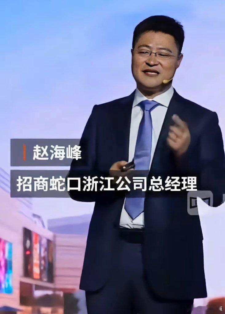 强制猥亵，央企高管饭局上涉嫌侵犯女下属，挖出的细节： 1、受害女生是刚...