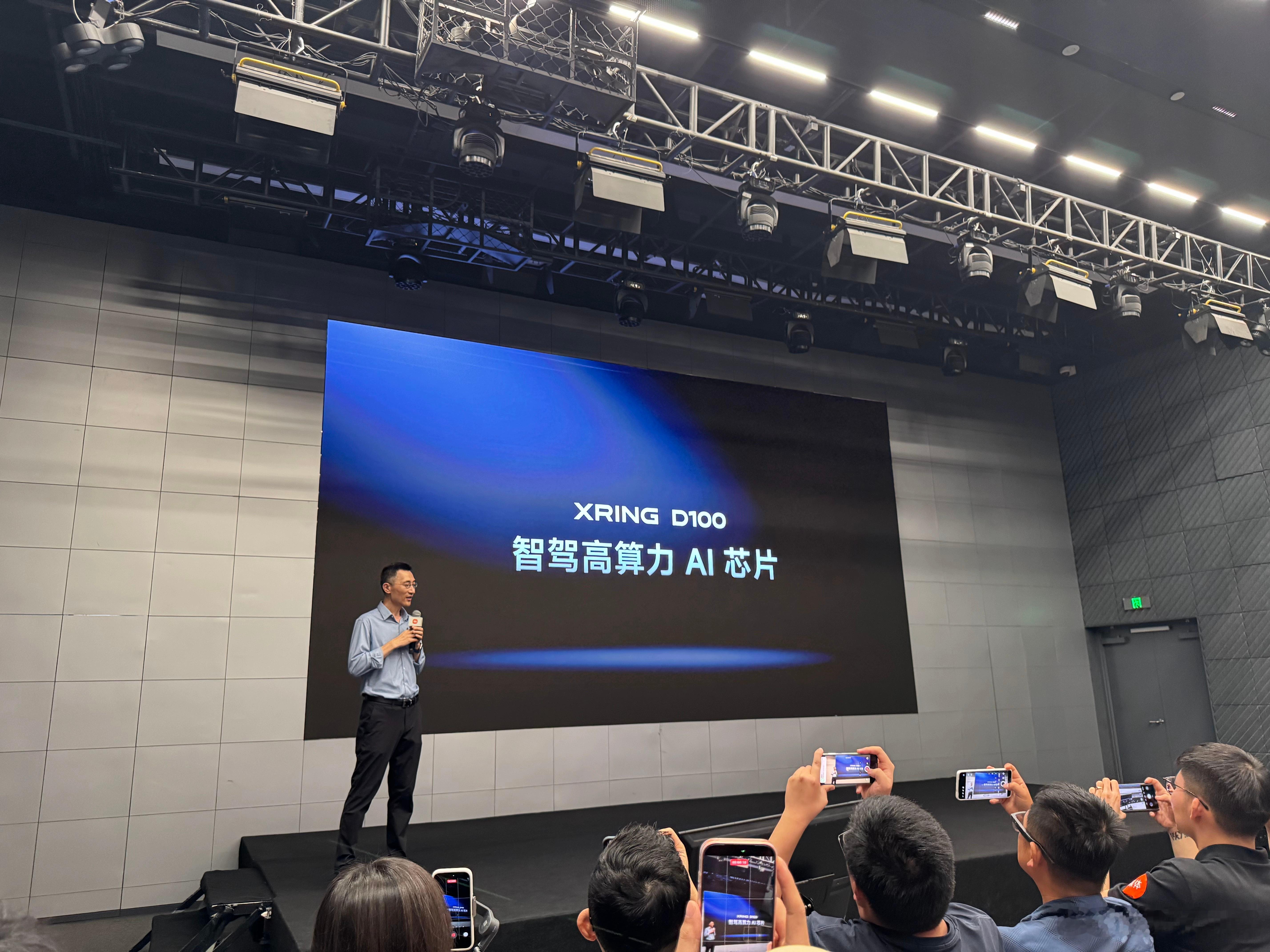 #三芯齐发中国芯片产业再突破#【小米玄戒发布三款自研芯片，覆盖手机、高带宽计算与智驾领域】8 月 24 日，小米举办玄戒芯片技术沟通会，发布三款自研芯片：手机 SoC 玄戒 O3、端侧 AI 加速芯片玄戒 O100、智能驾驶芯片玄戒 D100。

其中，玄戒 O3 是小米第二款旗舰手机芯片，仍采用 3nm 工艺，晶体管 ​
