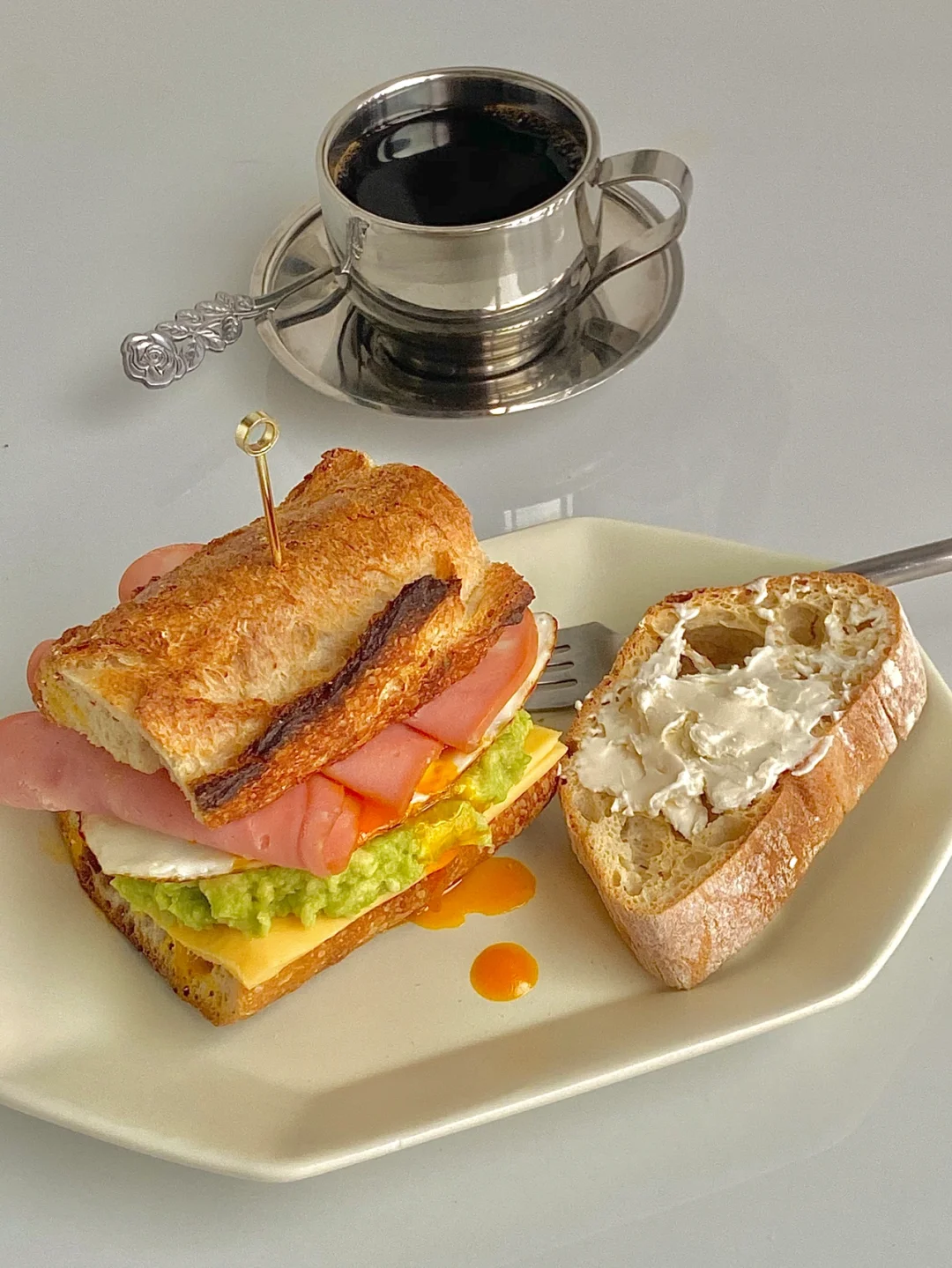 ☀️10.13工作日早餐｜法棍三明治加奶酪恰巴塔