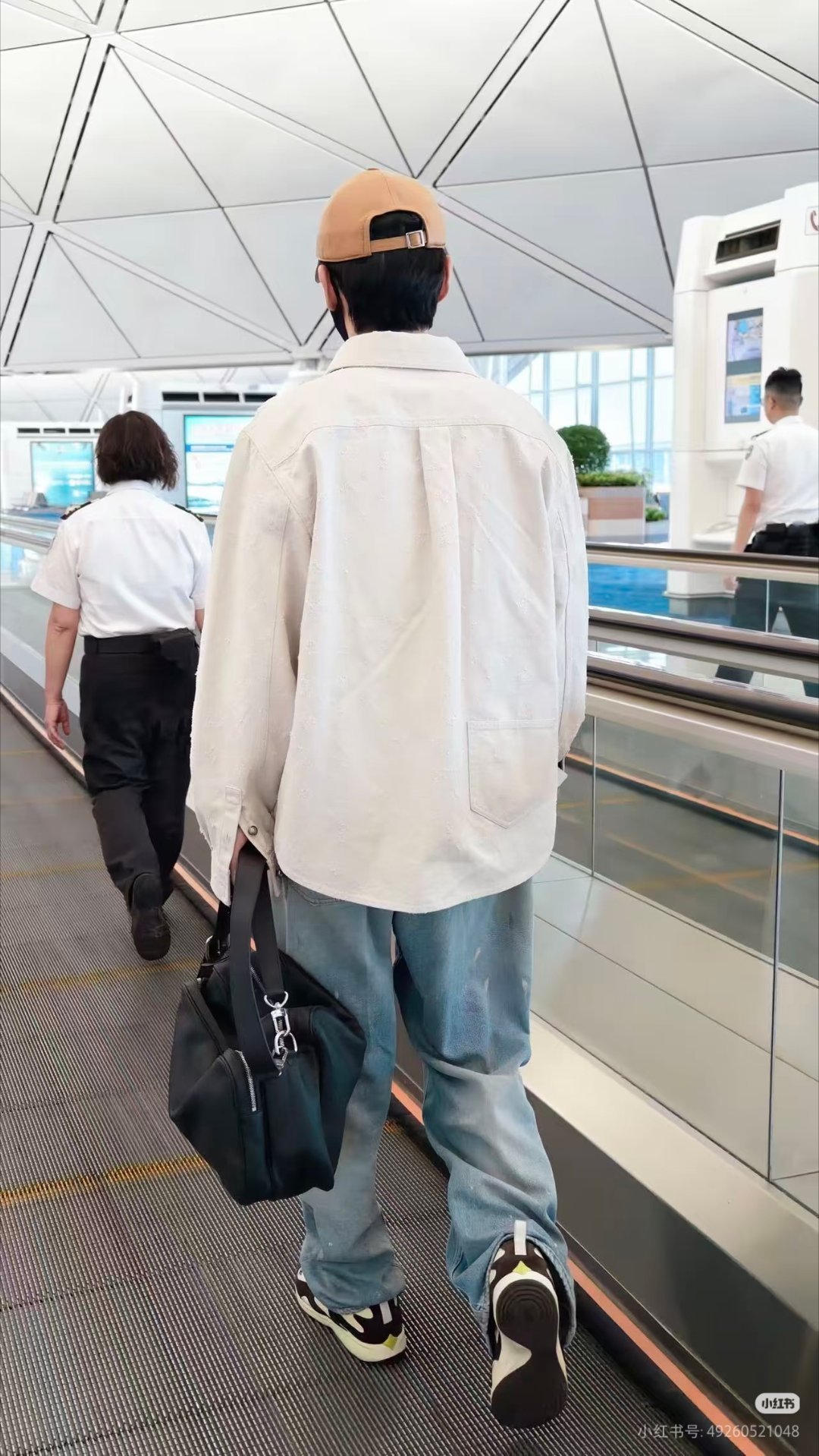 男明星机场私服  ‖  朱一龙、黄景瑜、龚俊、翟子路、牛骏峰、林墨、韩维辰。

cr:logo ​
