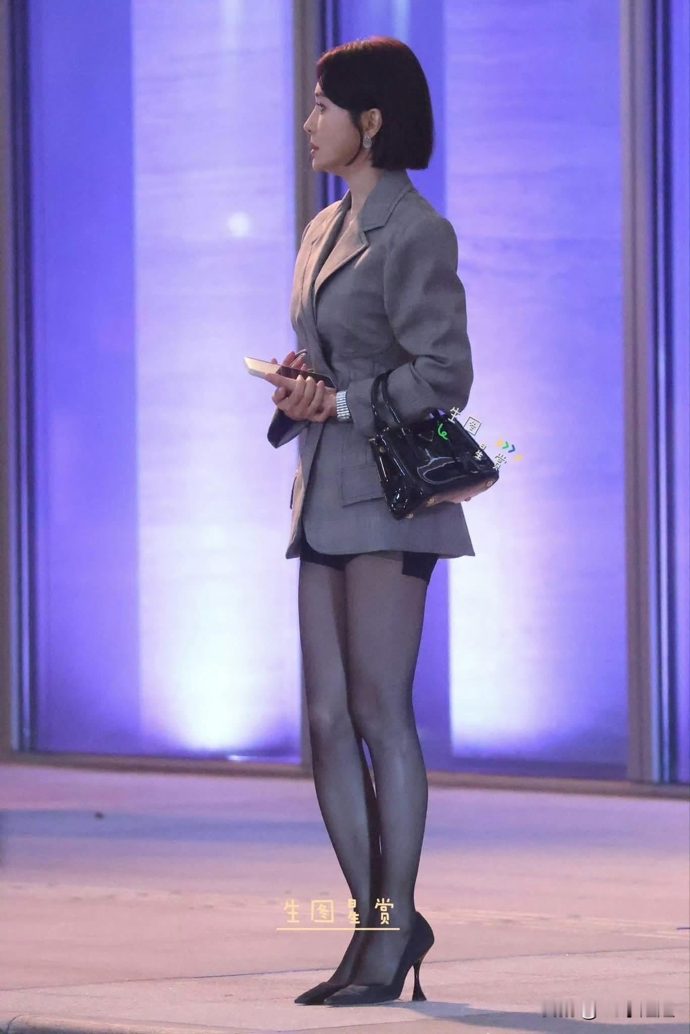 都市女郎的时尚穿搭，优雅迷人！