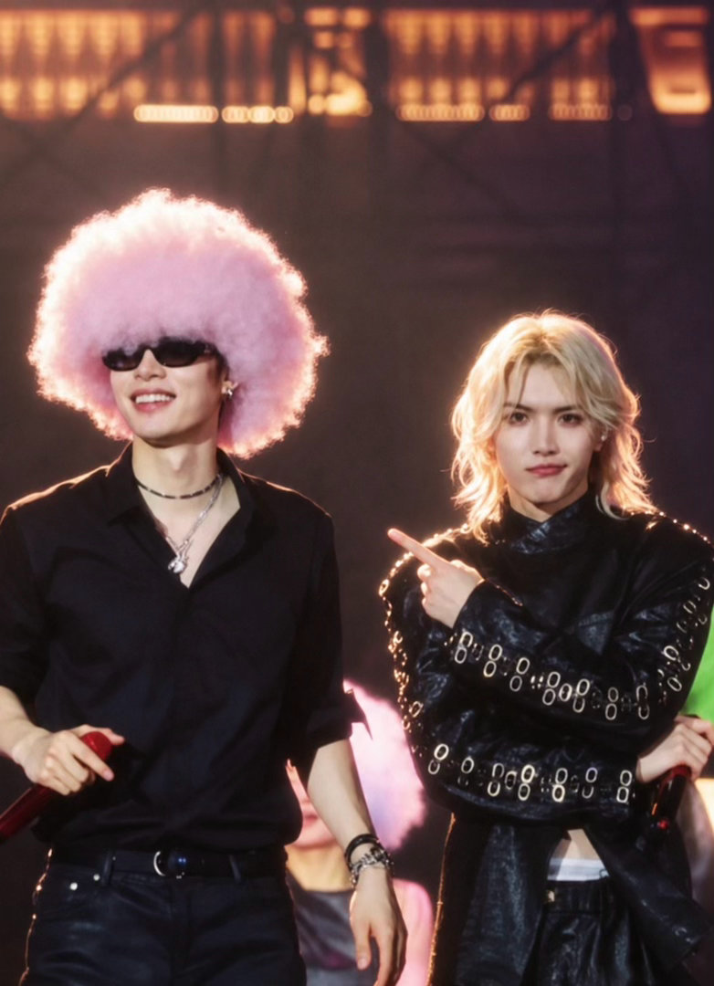 #洋灵[超话]#  
抱一丝
家咪让您见笑了😽😽 ​