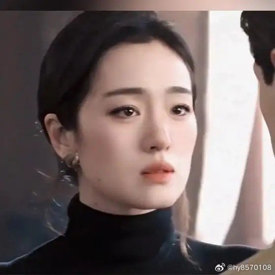 可能真人更漂亮吧《袁咏仪谈第一次见巩俐，不断感叹：“太美了，像外星人一样”，“美到我会一直盯着她看”》播放量：100万
点赞量：7327 ​