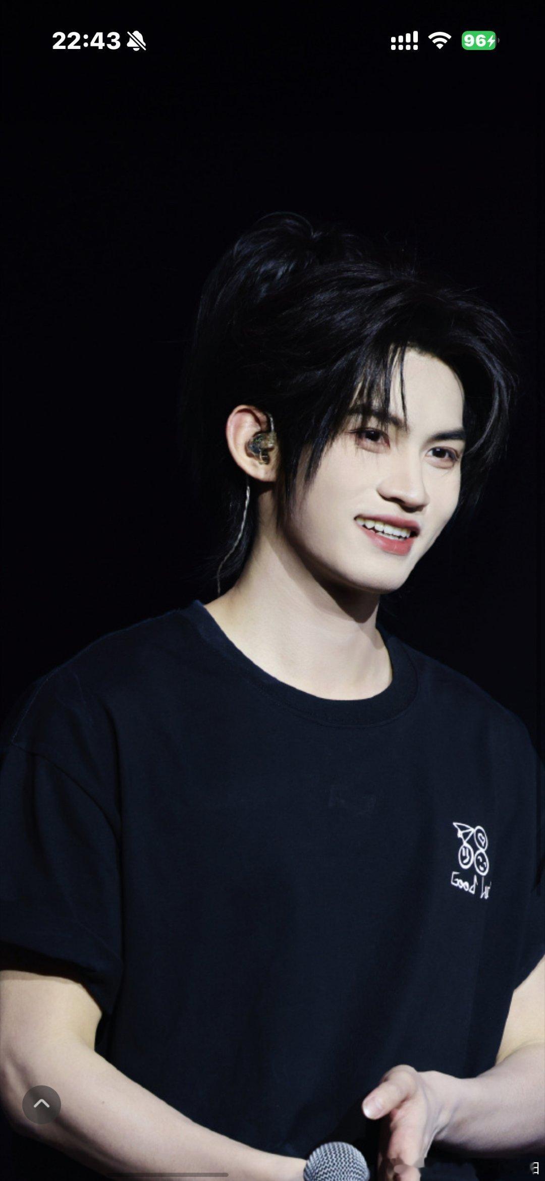 #云熠星河[超话]#  🌌#云熠星河# 

人生就像一场马拉松，起起伏伏，跌跌撞撞。只有保持积极向上的心态，才能不断前进，到达胜利的终点。让我们一起勇敢面对生活的每一个挑战。 ​
我们之间最好的距离，就是你们在台上发光，我们在台下守望。 ​