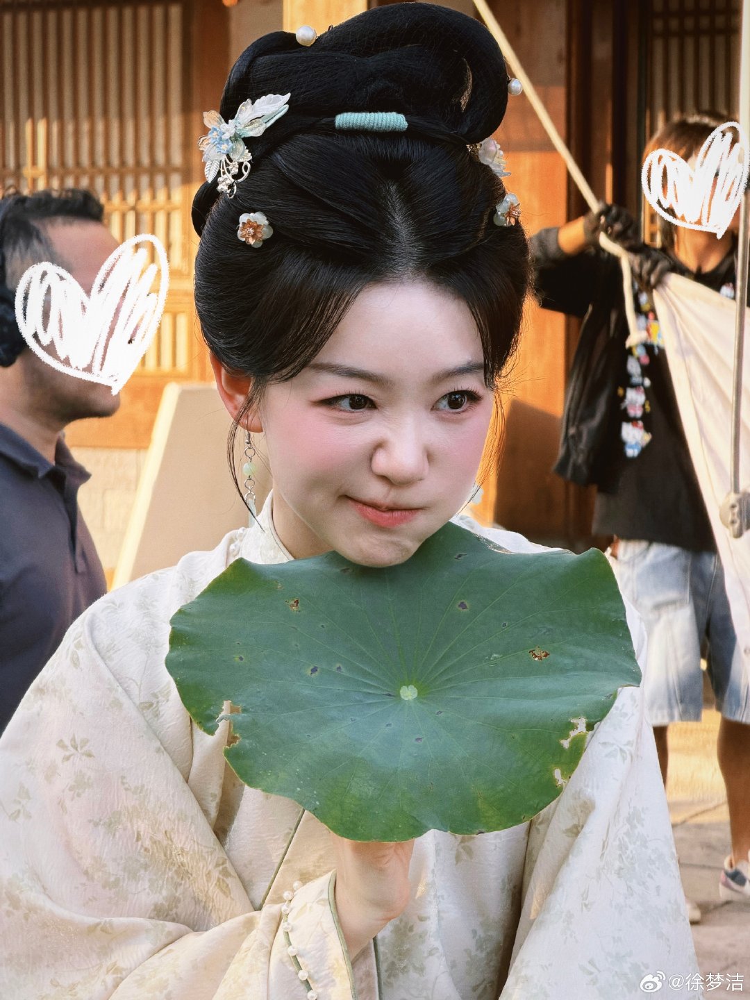 #网图原图分享[超话]# 
徐梦洁 厉嘉琦 林舒晴 宋祖儿 沈羽洁
适合修图调色的原图🎨
抱图🍎＋👍 标明随意 ​ ​