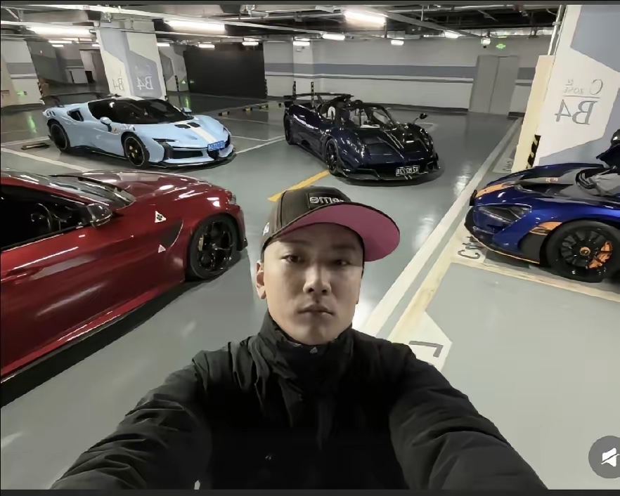 崔晋是真的好命，
老妈厉害，妹妹带流量，老婆漂亮高挑！

崔晋能拥有现在的条件，离不开晋妈强大的能力，母亲努力托举，才给了他不用为生计发愁的成长环境，而优优身上背负恩情，心里一直记挂着晋妈的养育付出，做事情总会多一份顾虑，很难像崔晋这样轻松自在。

表面看崔晋拥有事业、家人、爱人多重优势，但人生的考