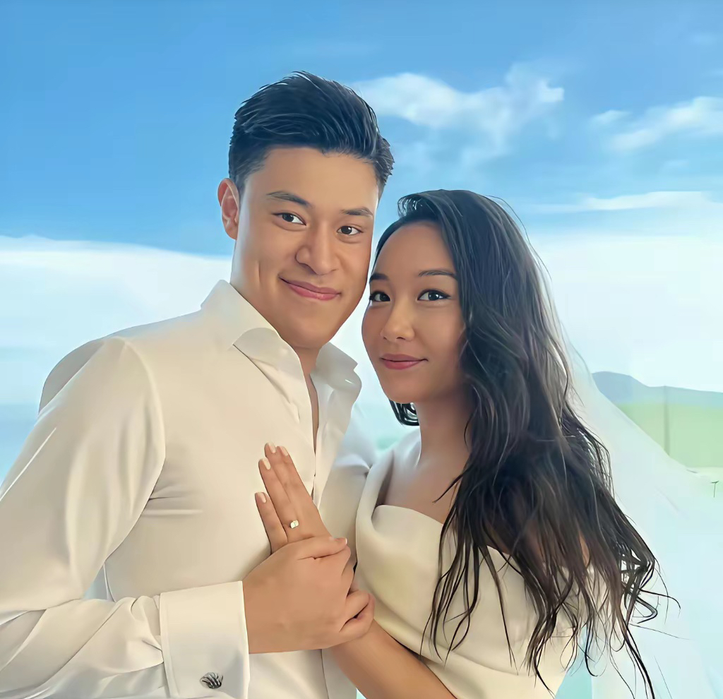 影帝梁家辉喜当岳父，婚礼现场的画面走红网络，女婿兴奋到合不拢嘴的模样，惹得网友会心一笑。梁家辉是圈内有名的女儿奴，一对双胞胎女儿先后出嫁。小女儿婚礼上，外籍女婿入乡随俗行敬茶礼，难掩激动。梁家辉看着女儿找到归宿，既欣慰又不舍。两个女儿都没有踏入演艺圈，选择平淡安稳的生活。梁家辉对女婿十分认可，不设严