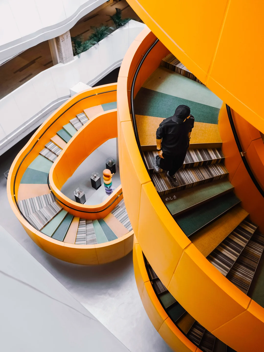 广州拍照丨办公楼里的橙色空间竟这么好看🍊