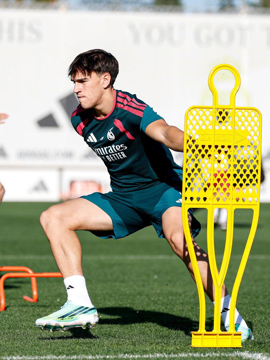 步履不停 继续上路🏃‍♀️

球队开启西甲与埃尔切的备战训练

#halamadrid##皇马训练##皇马[超话]# ​​​​