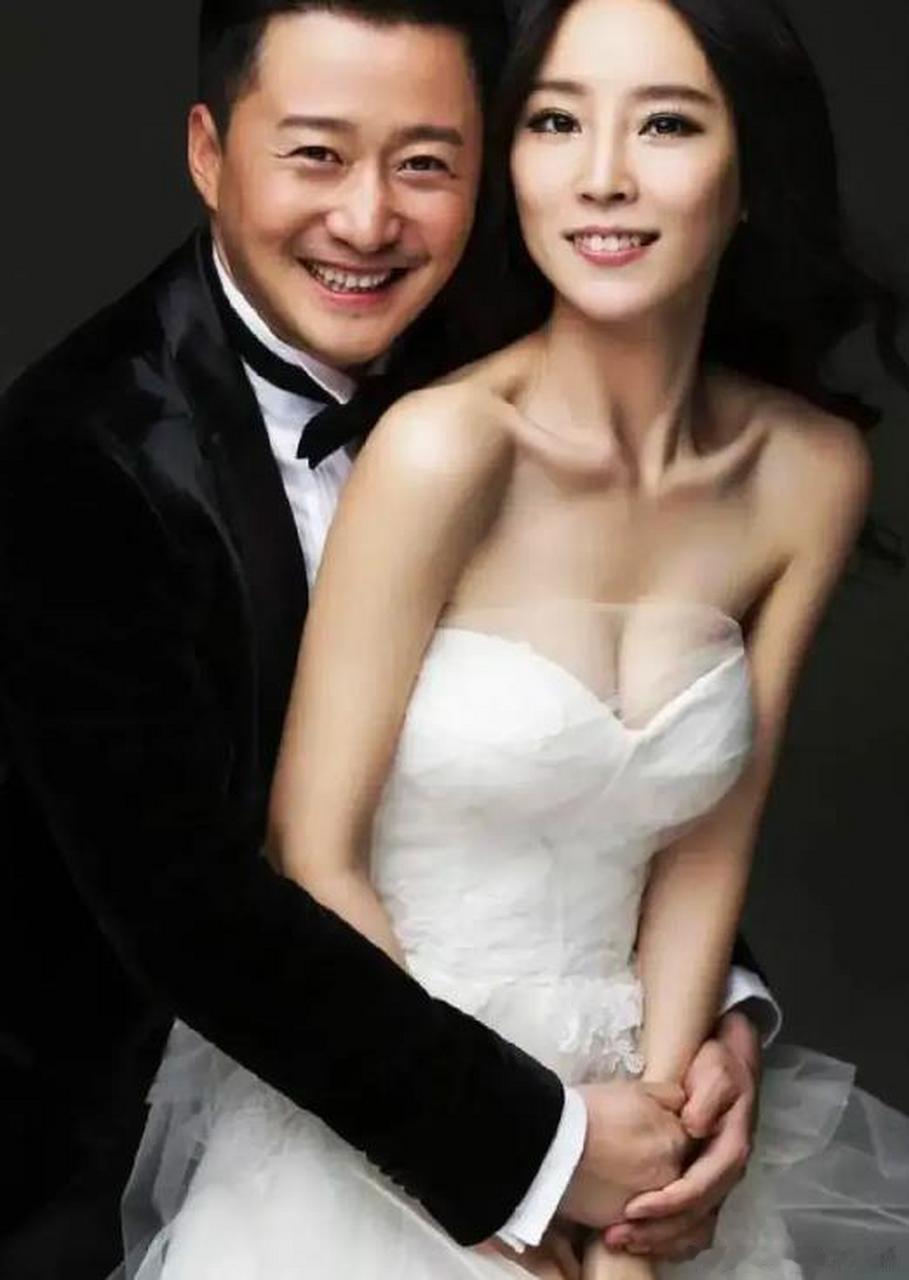 #吴京看见立刻给谢楠买了# 看到这双迷彩女鞋我瞬间脑补画面，吴京刷到大概率直接下单，就喜欢这种硬核风格的物件 ​
