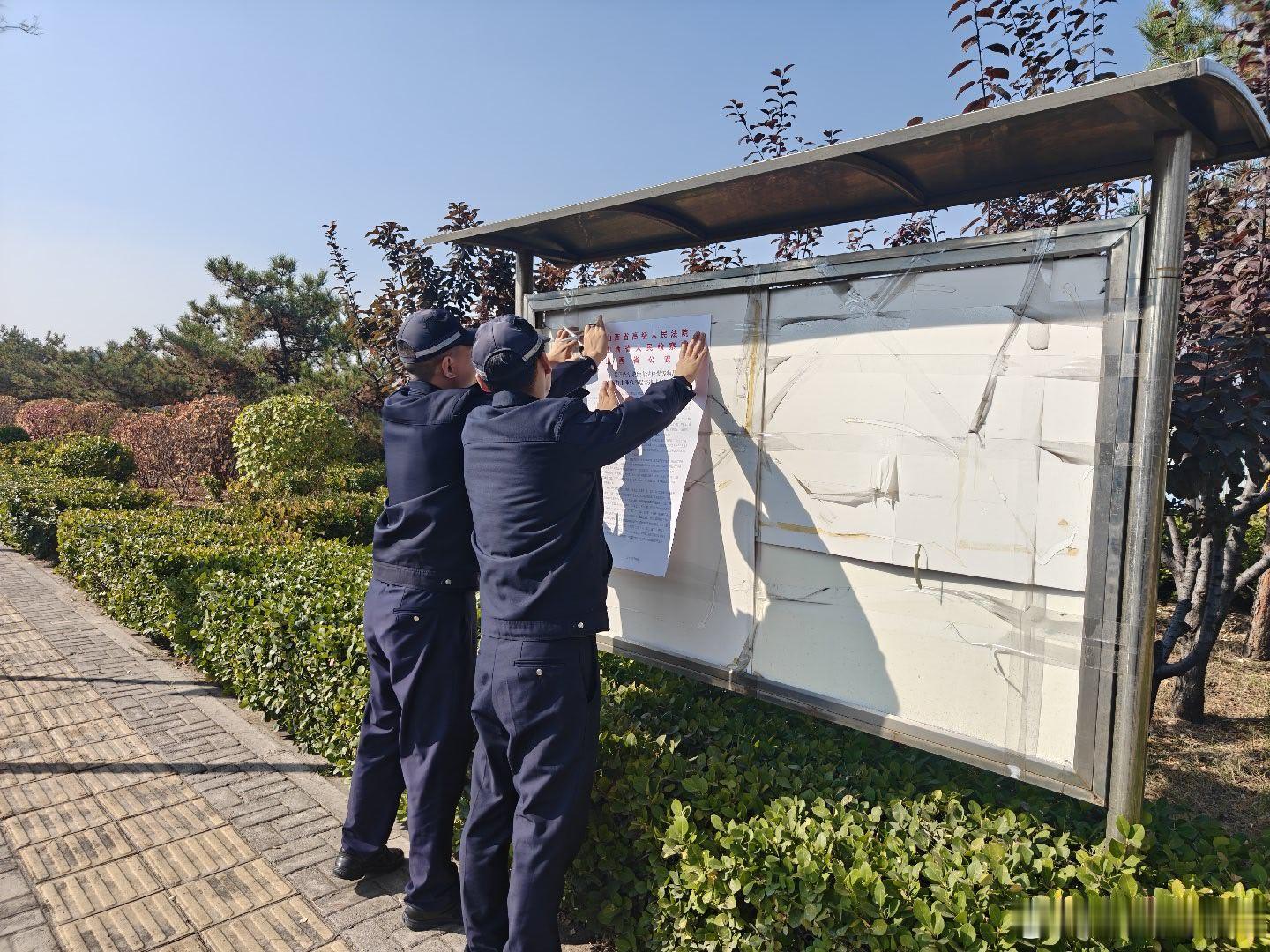 【尖草坪分局中北高新区派出所】深耕企业普法宣传 严堵涉枪涉爆安全隐患
       为严厉打击涉枪涉爆违法犯罪行为，压实企业安全生产主体责任，彻底排查整治安全隐患，近日，我派出所组织民辅警深入辖区各企业，开展涉枪涉爆专项普法宣传工作。
       工作中，民辅警以张贴宣传海报为主要宣传方式，在 ​