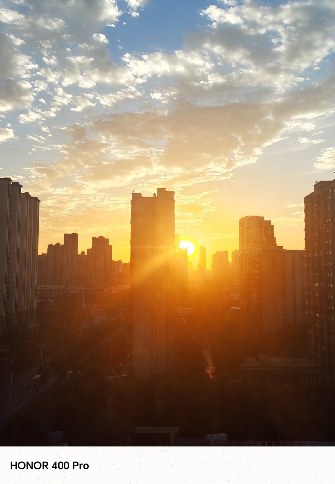 官日当天
指标与华语
传播的峰顶浪尖
燕鼎的爆发地
沓与昌 ​