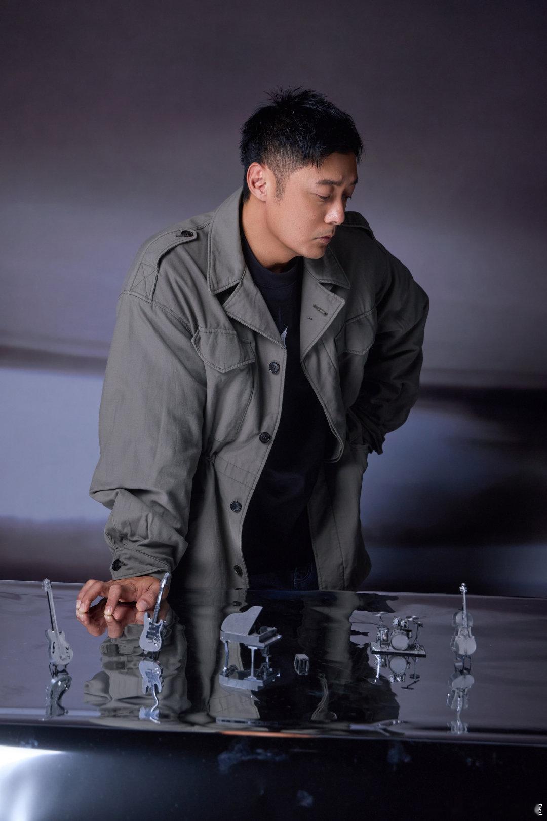 #余文乐[超话]##很6的乐言乐行# 
守护boss的帅气📷
小室随机掉落【plog】国庆快乐🎉#披荆斩棘# 
以乐为序🎸沉淀舞台心绪#荆棘之外# ​