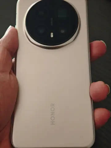 荣耀 Magic8 Pro<br /><br />在指尖滑过的瞬间，手...