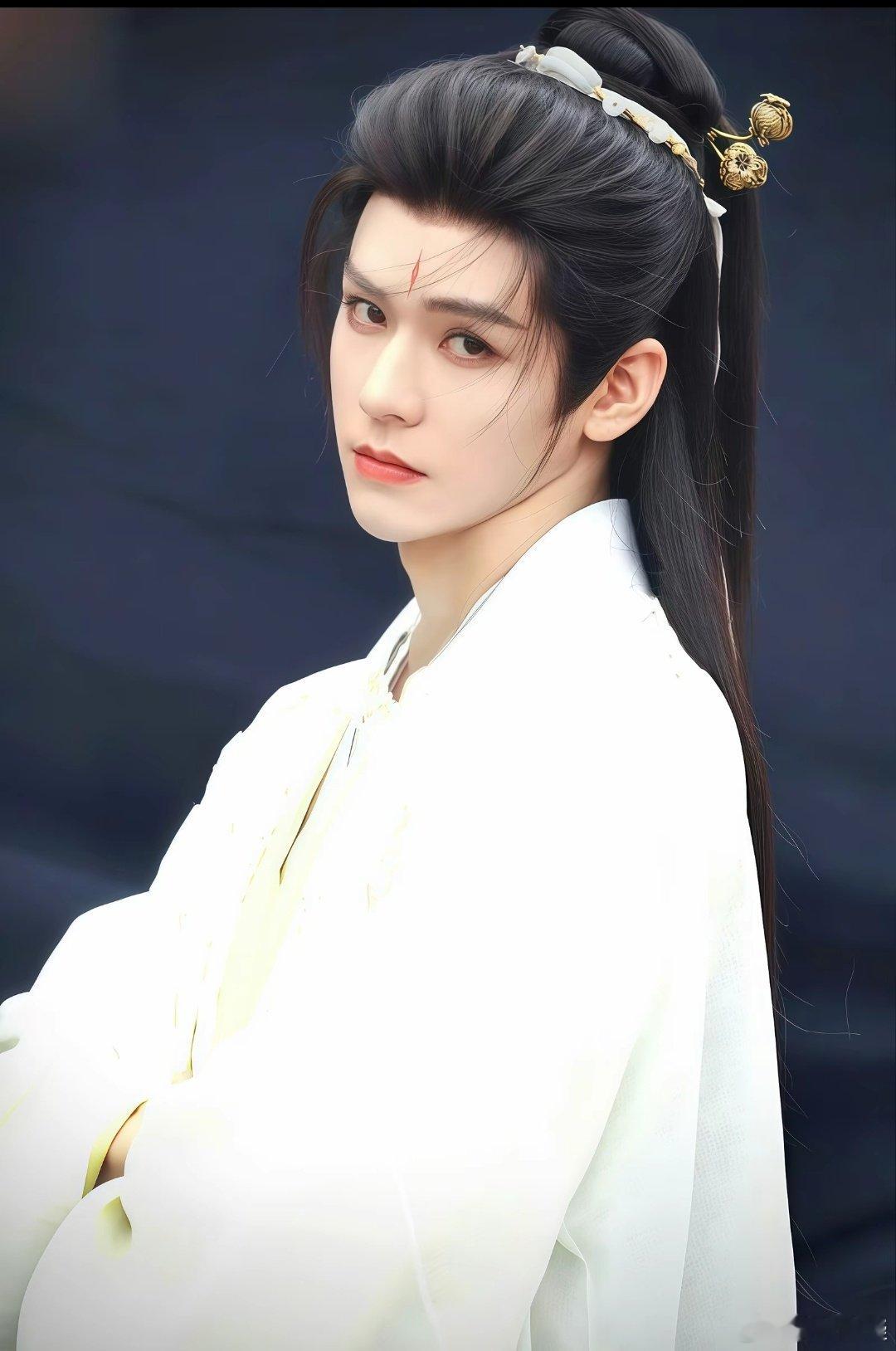 #龚俊[超话]##龚俊李宇春喊你来四川##龚俊闻玦# gj#龚俊豹隐南山#御史台狱隐锋芒，囚衣半曳尽疏狂。人道言行乖张，实则豹窥庙堂。祝贺演员龚俊又一魅力角色——闻玦，即将诞生！优酷古装权谋探案剧《豹隐南山》开机大吉！美玉有缺，终成利刃。 ​